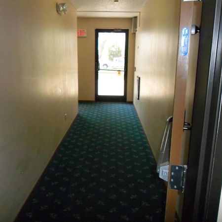 Super 8 By Wyndham Chadron Ne Hotel Екстериор снимка