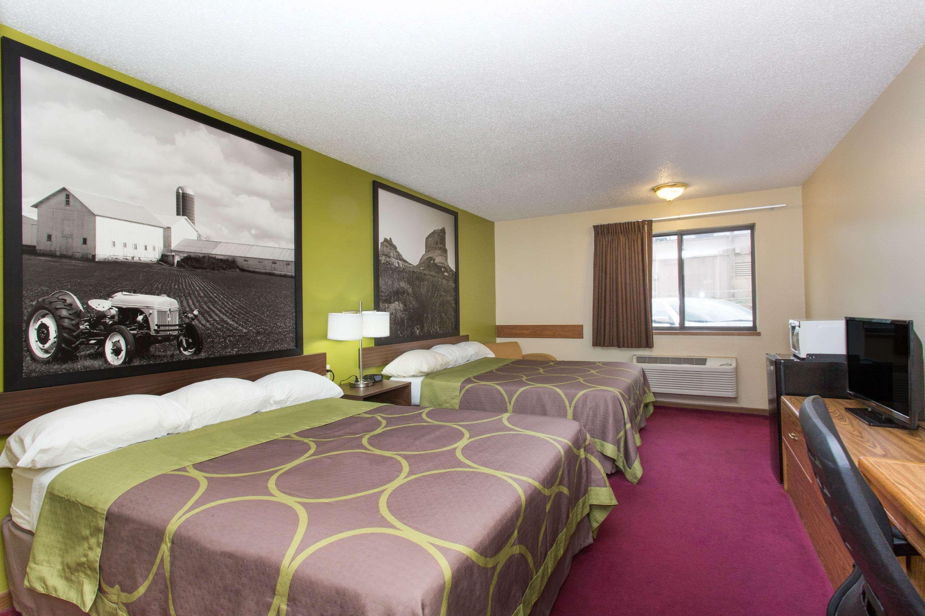 Super 8 By Wyndham Chadron Ne Hotel Екстериор снимка