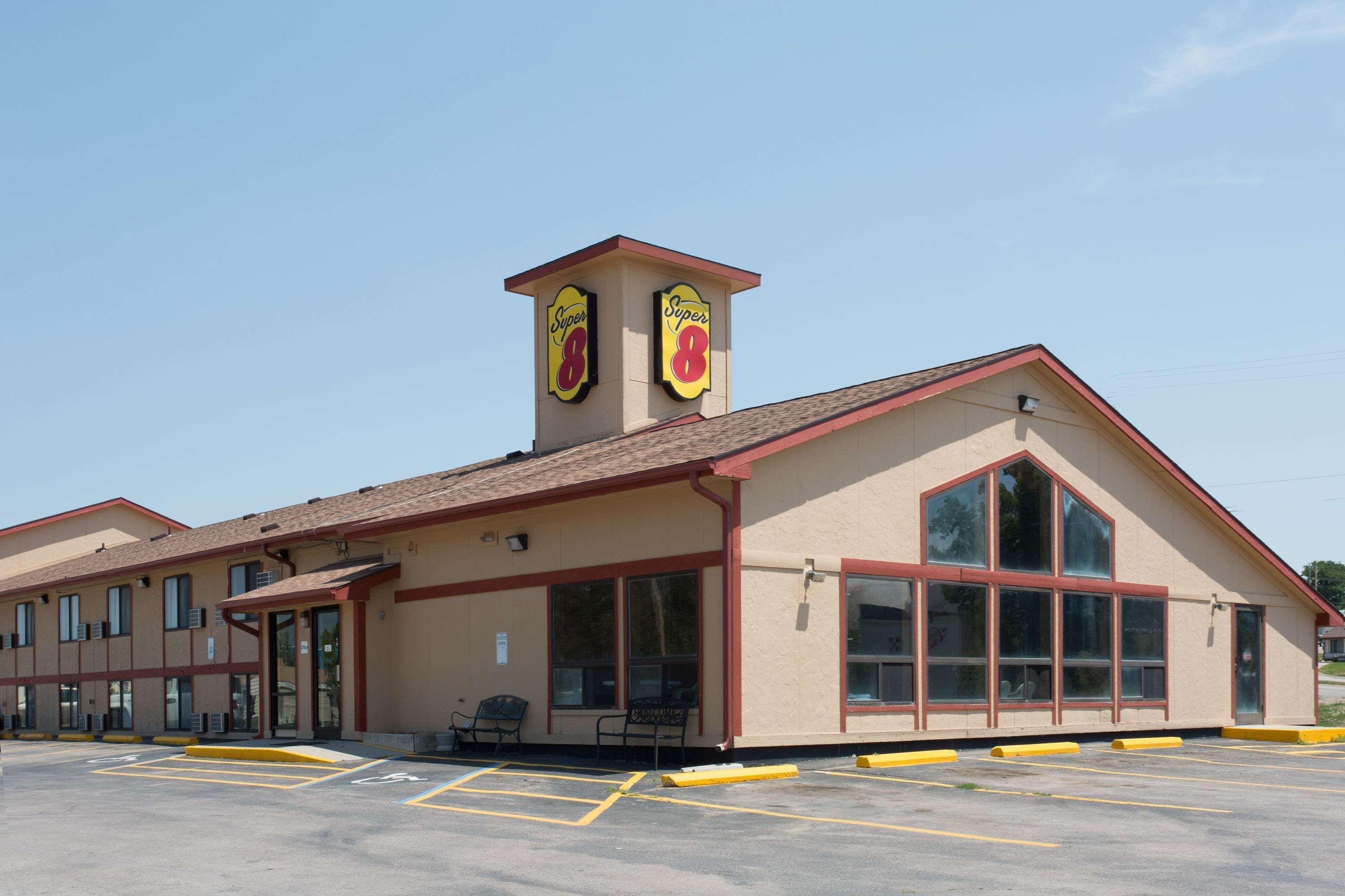 Super 8 By Wyndham Chadron Ne Hotel Екстериор снимка