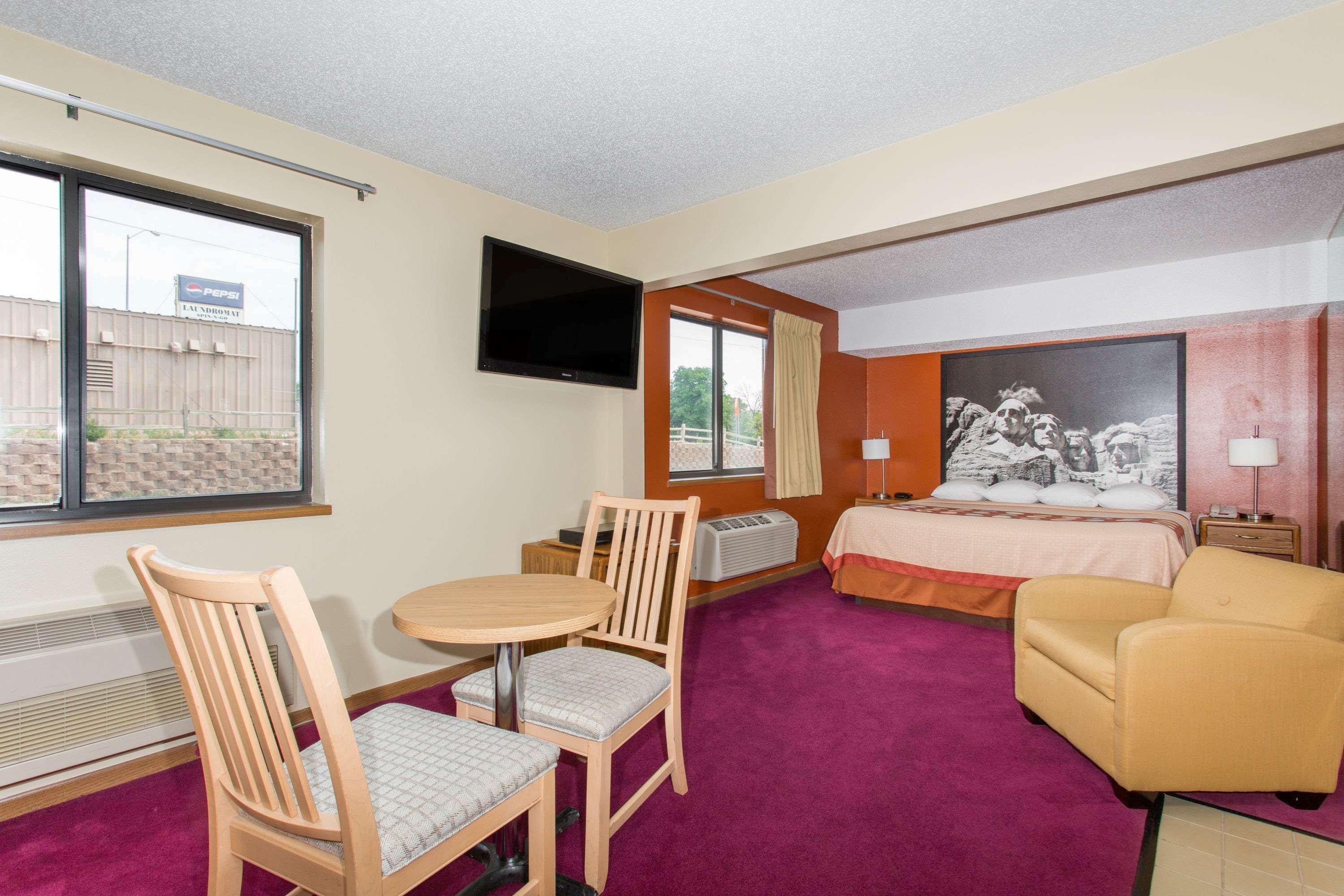 Super 8 By Wyndham Chadron Ne Hotel Екстериор снимка