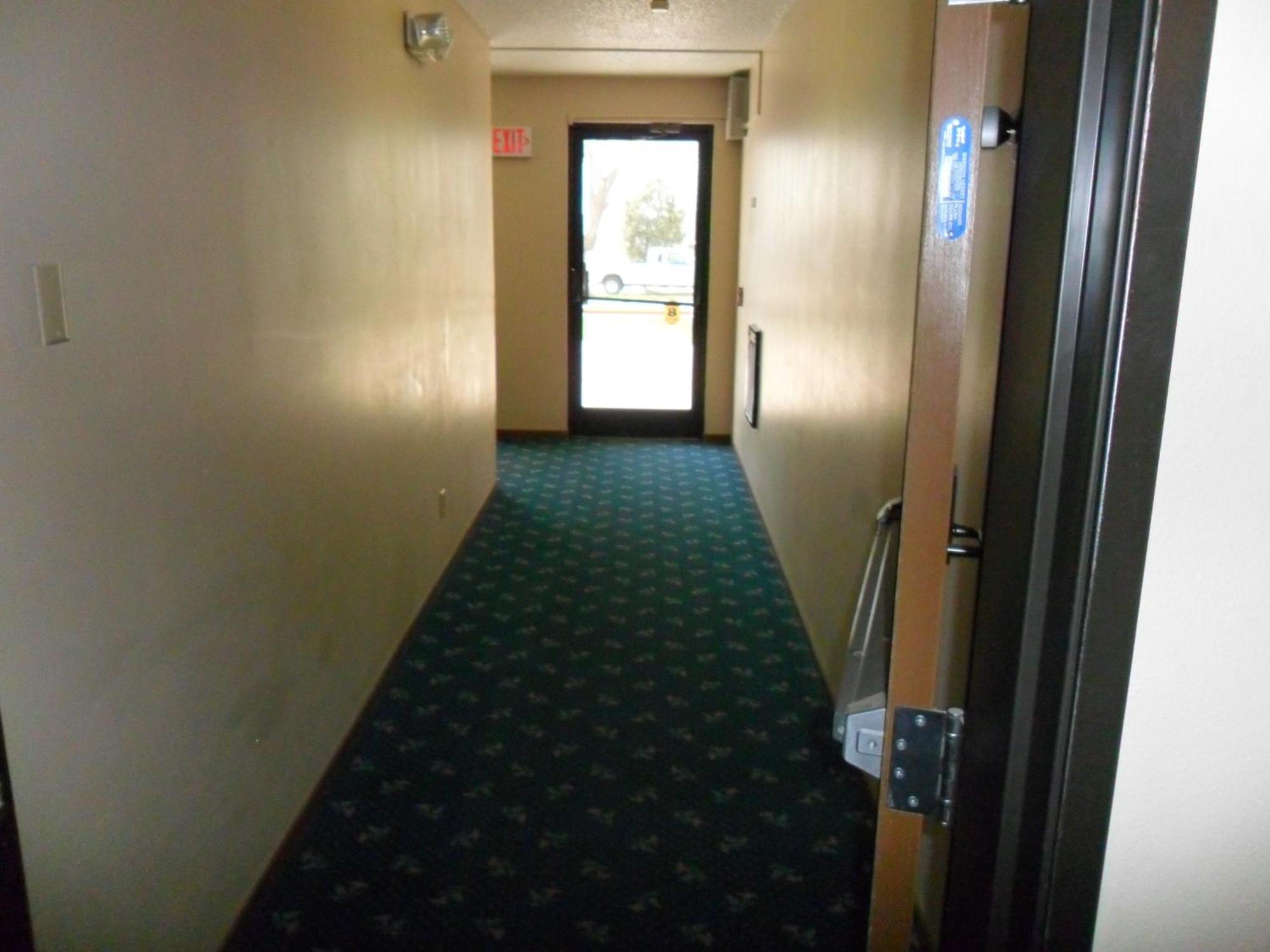 Super 8 By Wyndham Chadron Ne Hotel Екстериор снимка