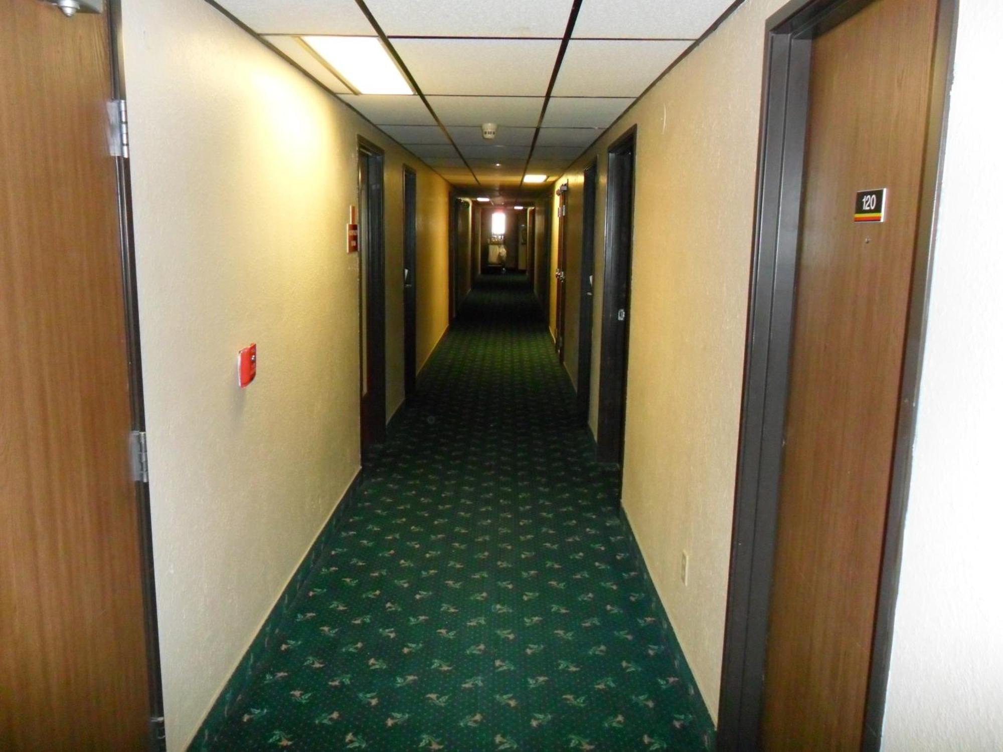 Super 8 By Wyndham Chadron Ne Hotel Екстериор снимка