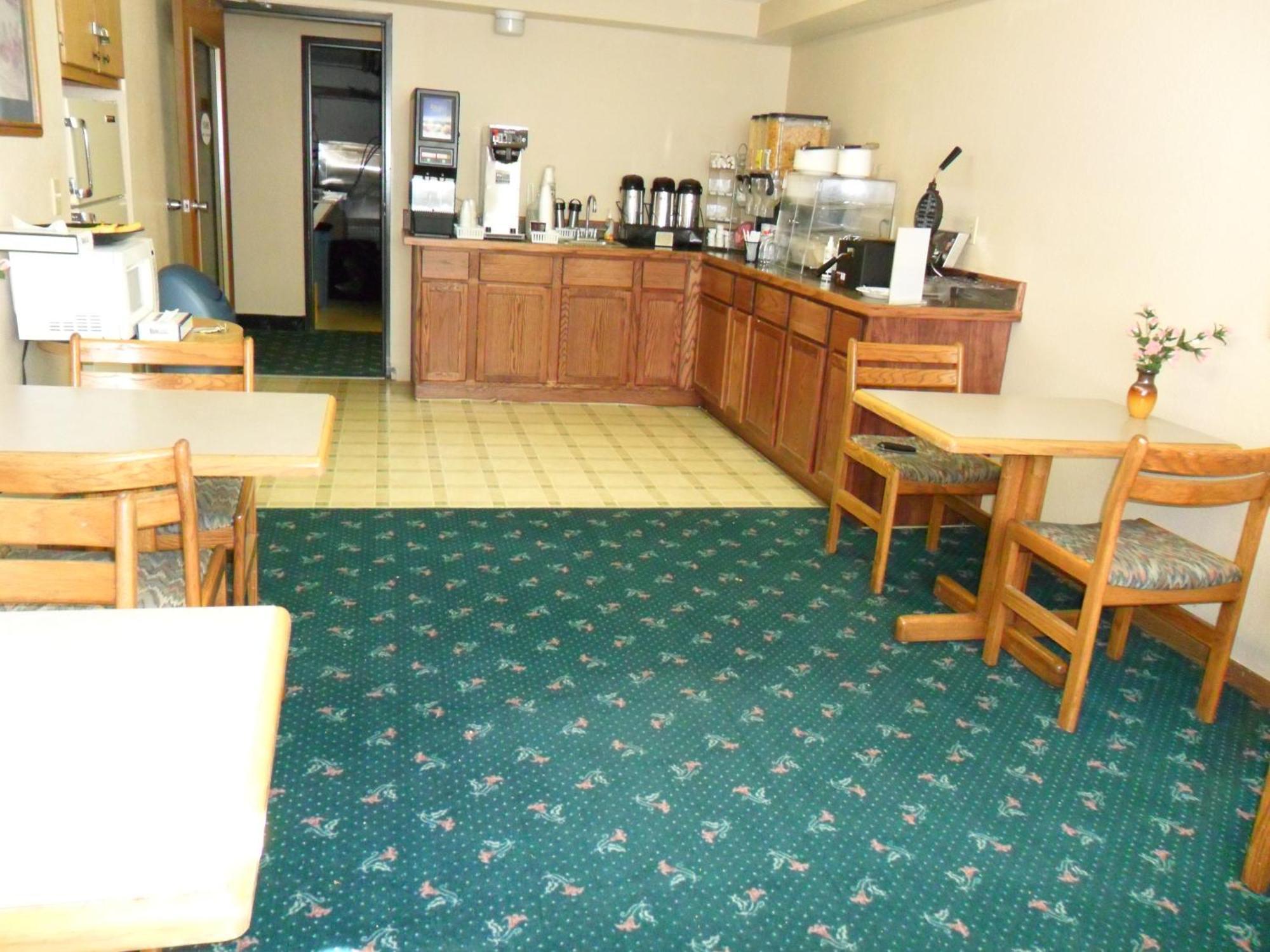 Super 8 By Wyndham Chadron Ne Hotel Екстериор снимка