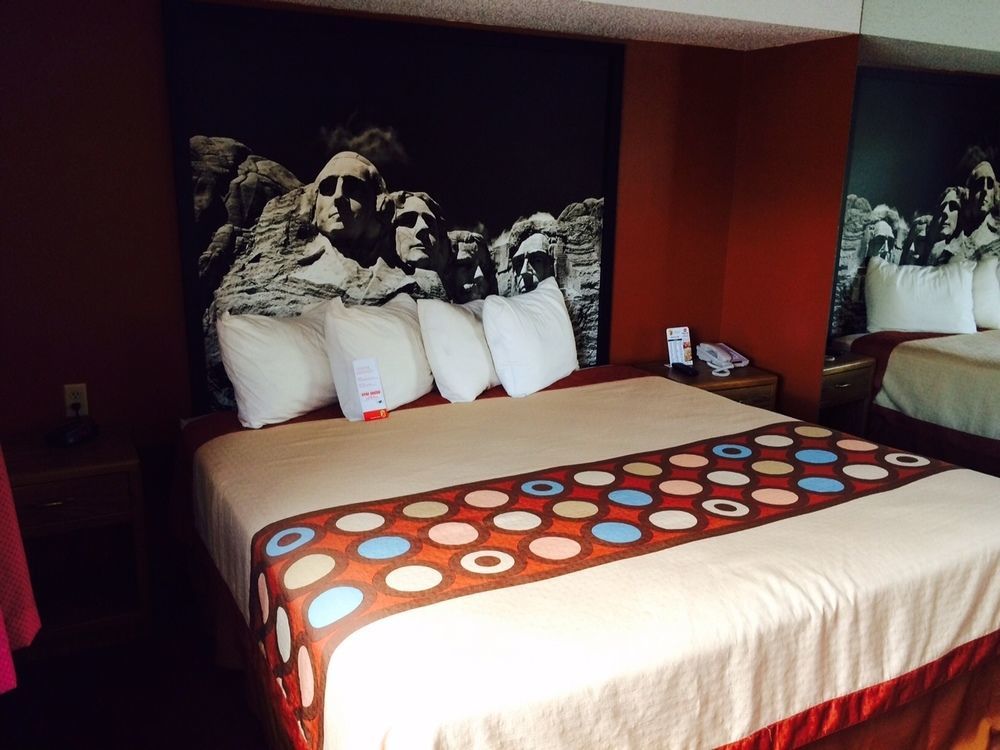 Super 8 By Wyndham Chadron Ne Hotel Екстериор снимка