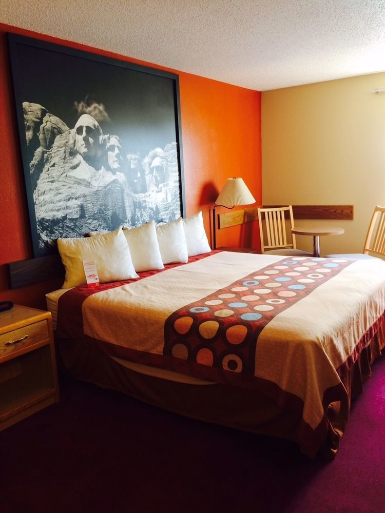 Super 8 By Wyndham Chadron Ne Hotel Екстериор снимка