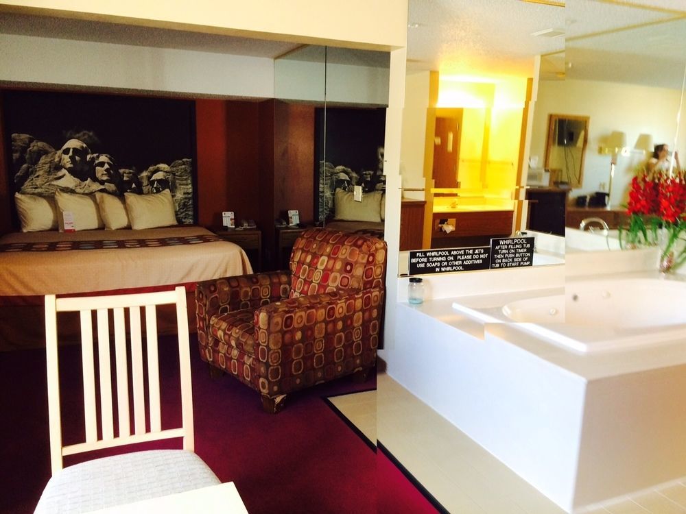 Super 8 By Wyndham Chadron Ne Hotel Екстериор снимка