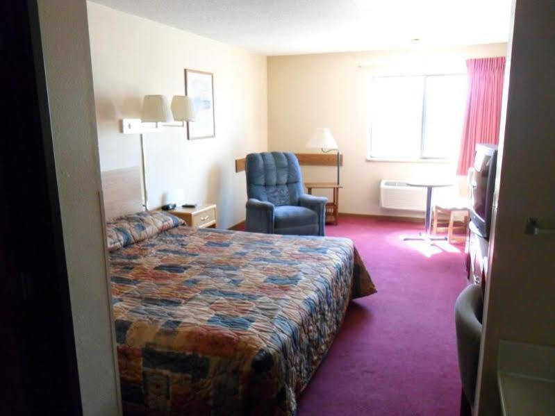 Super 8 By Wyndham Chadron Ne Hotel Екстериор снимка